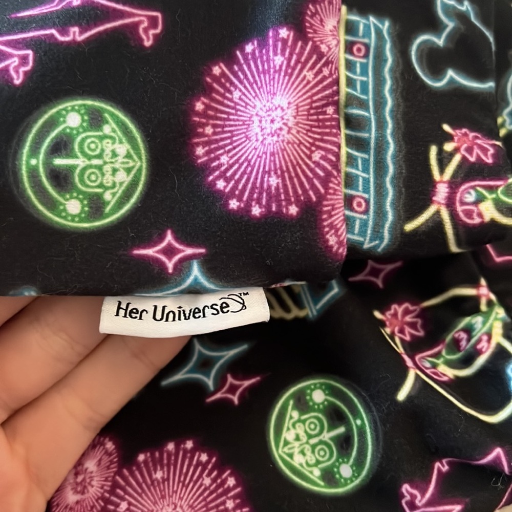 Disney Parks Her Universe Park Patterned Biker Shorts - Picture 4 of 4